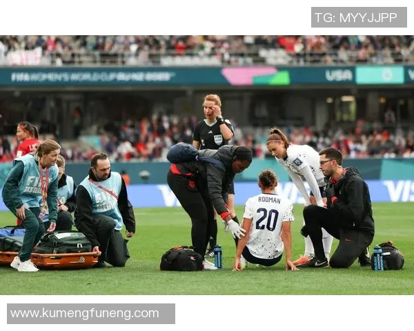 足球球星亲自刷鞋引发热议展现勤俭态度激励年轻球员